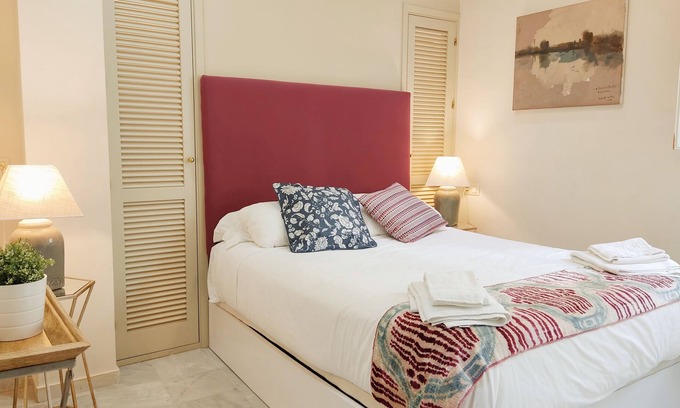 La Florida Apartment | Bright Apartment at Santa Cruz 4 pax Parking Opc