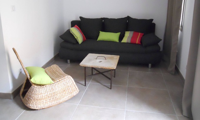 Coursan Apartment | Bright apartment Coeur de village