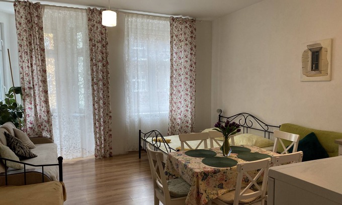 Teplice Apartment | Bright Apartment im Stadtzentrum am Park