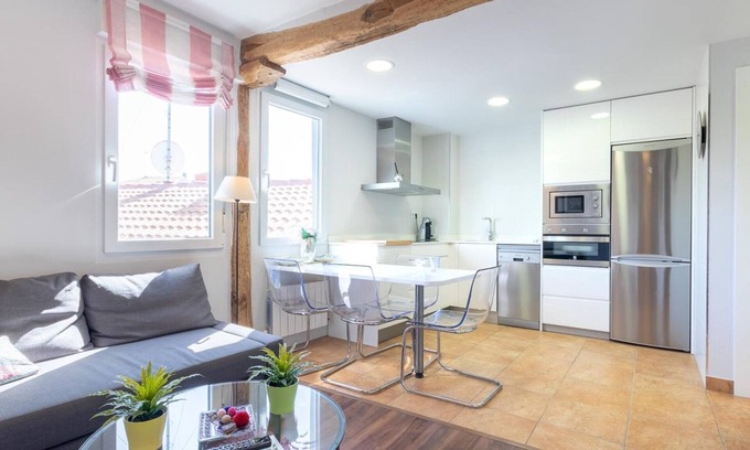 Mundaka Apartment | Bright apartment in Mundaka, perfect for couples and families, near the beach