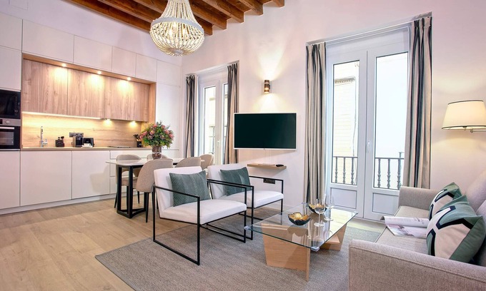 San Vicente Apartment | Bright apartment in Sevilla. Teodosio II
