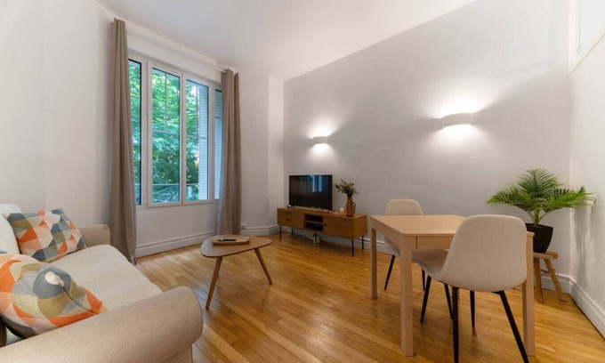 Republique Apartment | Bright Apartment in Vichy's Thermal District