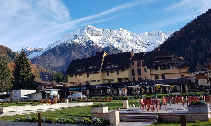 Ponte di Legno Apartment | Bright apartment near the ski slopes, centrally located