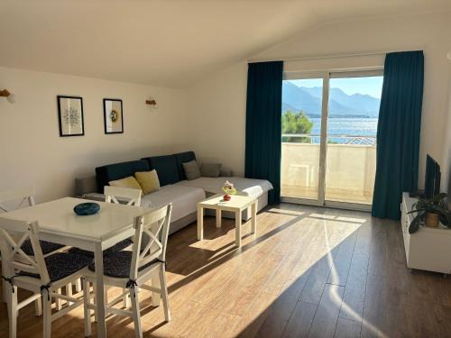 Donja Josica Apartment | Bright Apartment