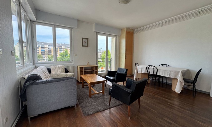 Saint-Jean Apartment | Bright apartment near Château de Caen