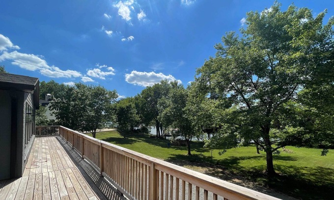 Lebanon Apartment | Bright Apartment w/ Deck & Old Hickory Lake Access