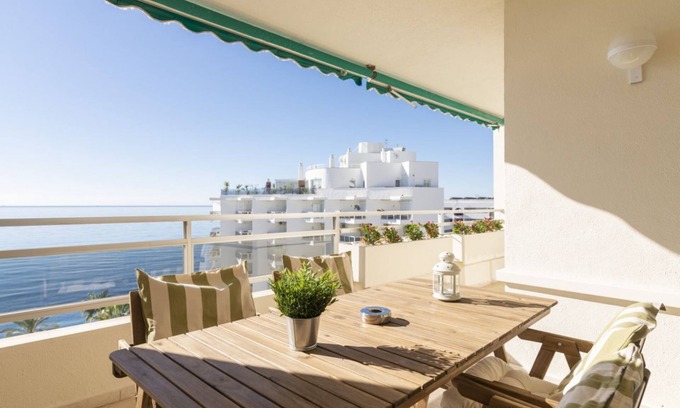 Marbella City Centre Apartment | Bright Apartment with Front Sea Views