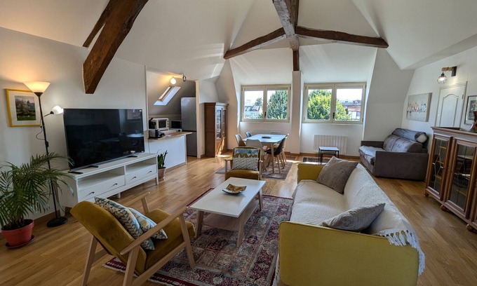 Montargis Apartment | Bright apartment with garden in Montargis