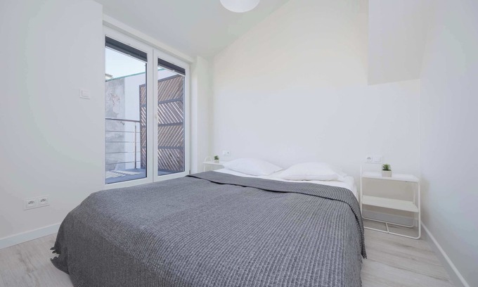 Powisle Apartment | Bright Apartments with Air Conditioning Near the Copernicus Science Center in Wa