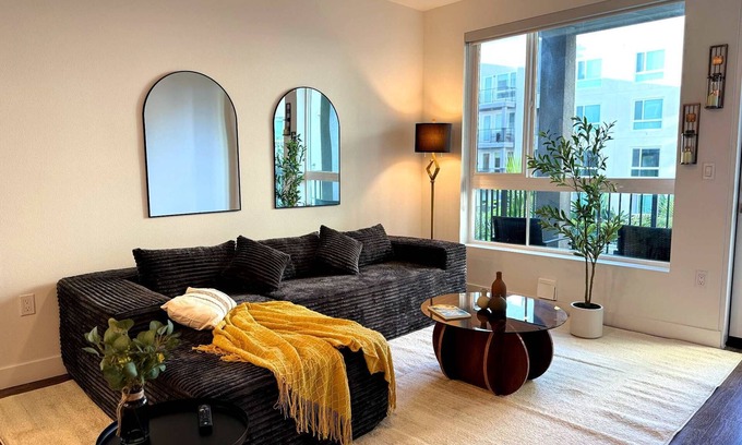 Lyon Street Apartment | Bright Apt 10 Min from Disneyland With Pool & GYM