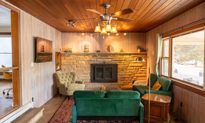 Aztec House | Bright Aztec 4 bed home, steps from Main Ave