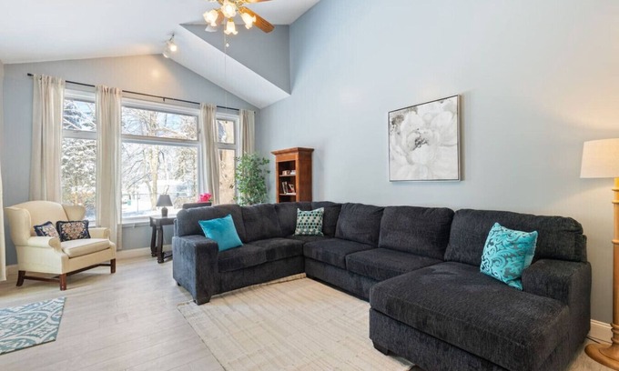Batavia House | Bright Batavia Home-3BDRMw/Yard!