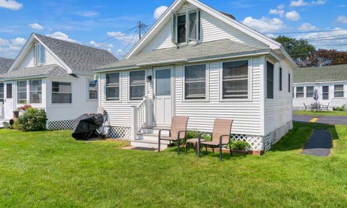York Beach Cottage | Bright Beach Cottage At Long Sands Beach