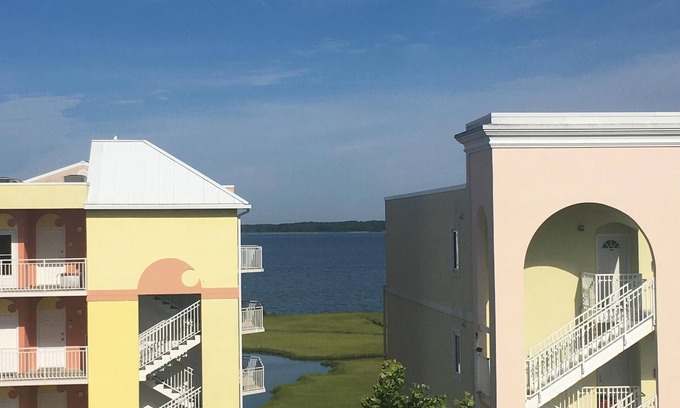 Midtown Ocean City Condo | Bright & Beautiful Bay View Condo Overlooking Pool in Great Mid-Town Location