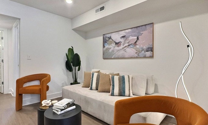 Birmingham Apartment | Bright & Beautiful Retreat in Heart of Downtown