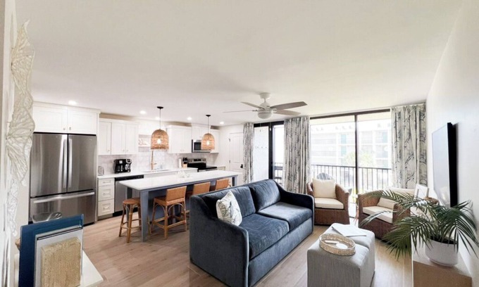 Beachview Country Club Estates Condo | Bright & Beautiful Sanibel Island Beach Condo