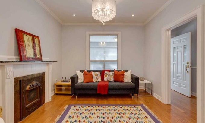 Oakwood Village House | Bright, beautiful & spacious smoke/pet free home