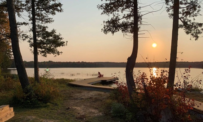 Perry Cottage | Bright, beautifully renovated lake-front cottage just north of Huntsville.