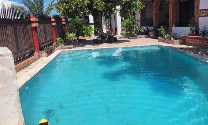 Isla Verde House | Bright, big, pool, 5 min 2 beach