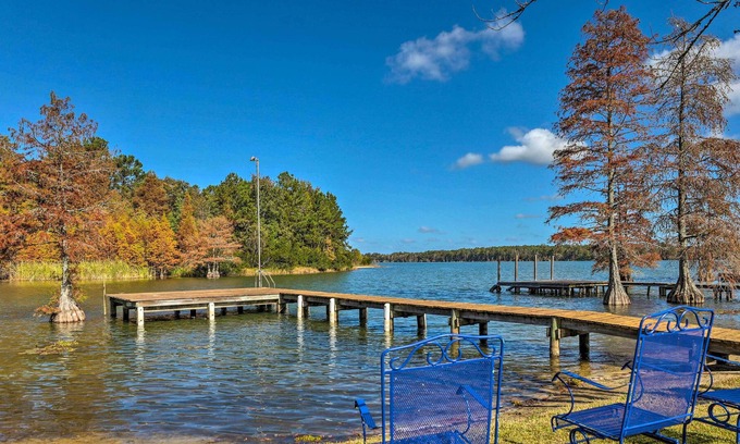 Russellville House | Bright Bonneau Getaway on Lake Moultrie!