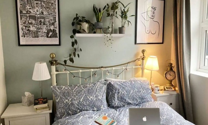 Saint Paul's Apartment | Bright, book-filled flat in artsy Stokes Croft