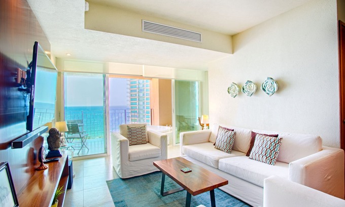 South Hotel Zone Condo | Bright & Breezy Ocean View Condo | Pools, Gym