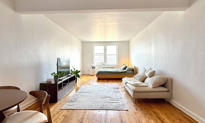 Kensington Apartment | Bright Brooklyn Studio: Your Escape in the City