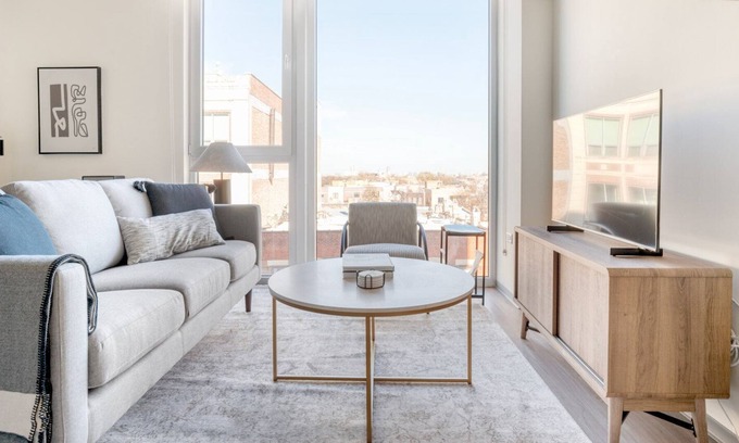 Bucktown Apartment | Bright Bucktown 1BR w/ Lounge, Roof & Gym, nr L, by Blueground