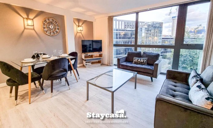 Castlefield Apartment | Bright Central Apt With Balcony & Secure Parking