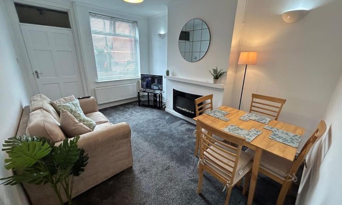 Crewe House | Bright & Central Home