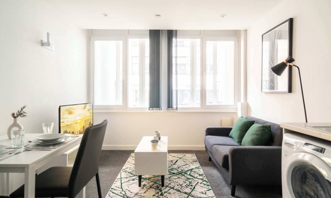 Preston Apartment | Bright Central Preston 1 Bedroom Apartment
