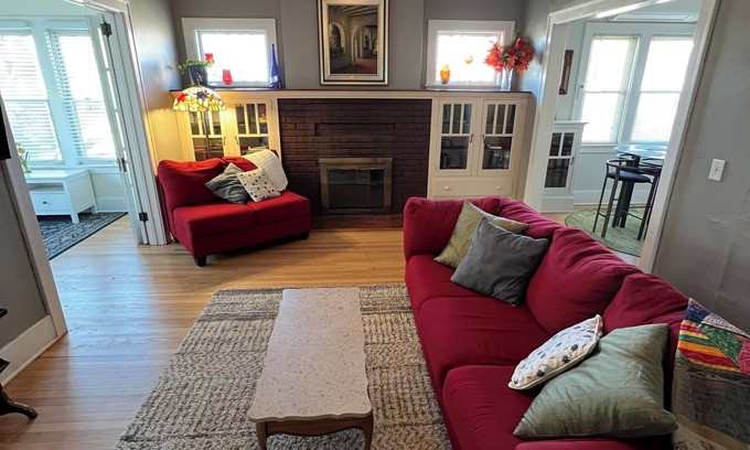 Central Business District Apartment | Bright, charming 2 bedroomdrm apartment. in downtown home in Kalamazoo