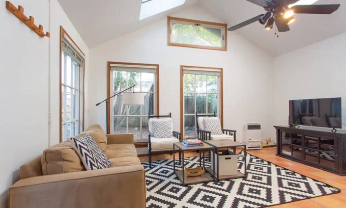 Northwest Berkeley Cottage | Bright & Charming Cottage in Cool Gilman District. Walk to Whole Foods & Resto!