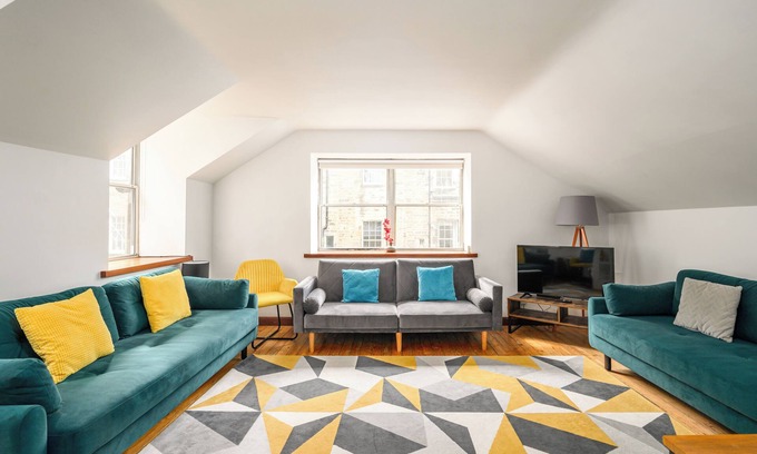 New Town House | Bright City Centre Apartment