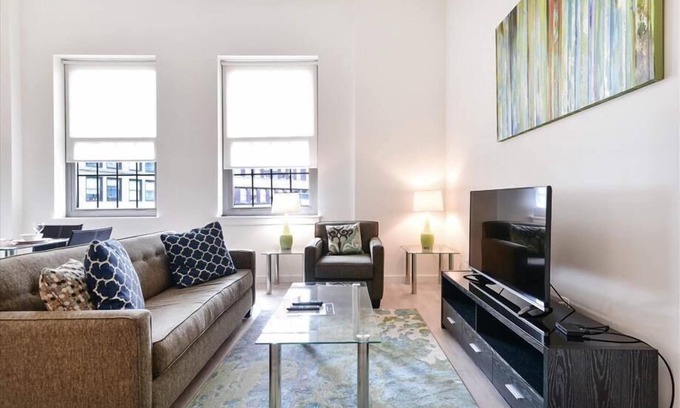 Chinatown Apartment | Bright & Clean 1BR |Full Kitchen & Laundry| Downtown