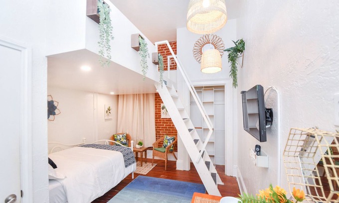 Civic Core House | Bright, Clean Loft in Downtown San Diego!