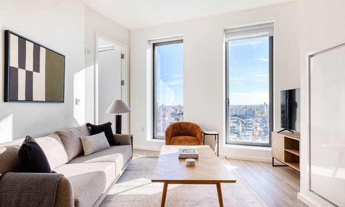 Clinton Hill Apartment | Bright Clinton Hill 3BR w/W/D, Gym & Pool, nr BAM, by Blueground
