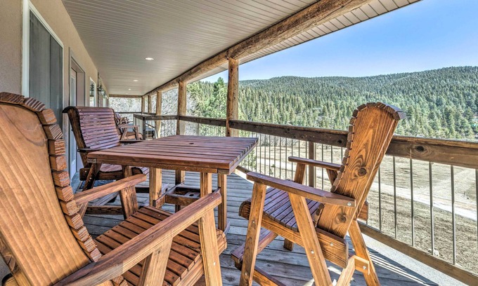 Cloudcroft House | Bright Cloudcroft Home w/ Porch & Mtn Views!