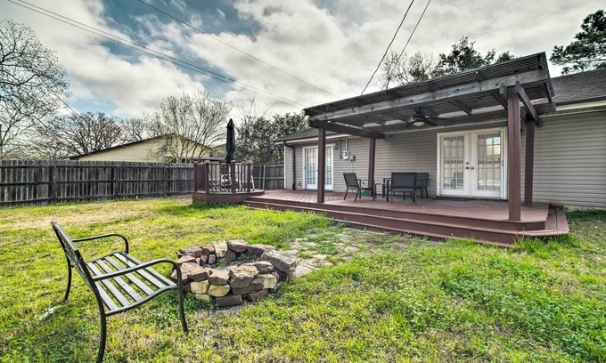 Villa West House | Bright College Station Abode: 3 Mi to Kyle Field