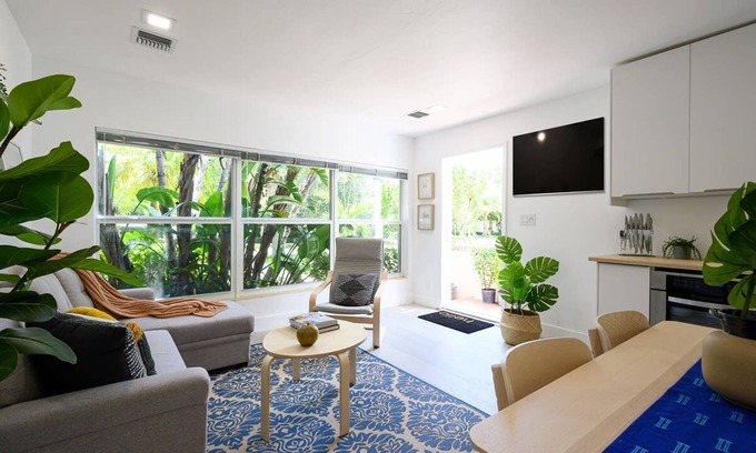 Victoria Park House | Bright Comfortable Apt in Victoria Park