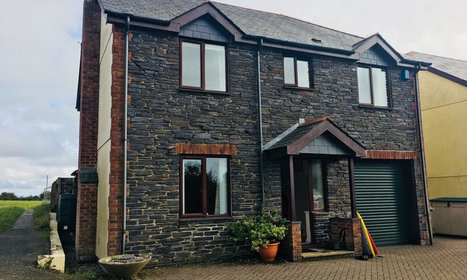 Pendoggett House | Bright, Comfortable Family House Perfectly Situated For Costal And Inland Visits