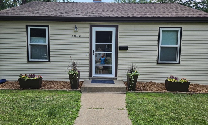 St. Louis Park House | Bright comfortable home in quiet neighborhood. Excellent Twin Cities location.