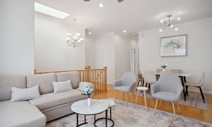 Sunset House | Bright & Comfy 3BR Home | Ideal for Families