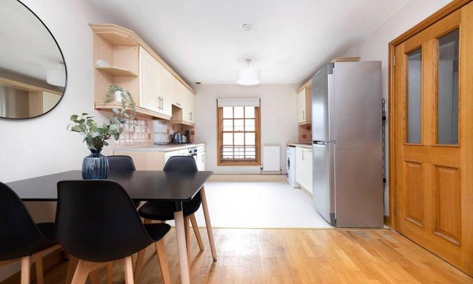New Town Apartment | Bright&Cosy Flat near Scottish Gallery