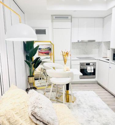 Vaughan Apartment | Bright & Cozy 1 Bedroom Retreat