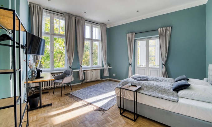 Wilmersdorf Apartment | Bright & Cozy 2BR Apartment in West Berlin,Perfect for Families, 70m to Metro