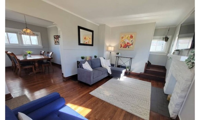 Dayton House | Bright+Cozy 2BR Close to everything!
