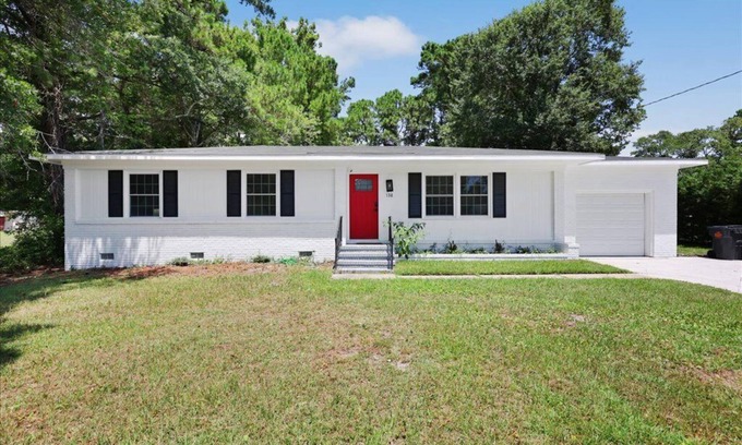 Wilmington House | Bright & Cozy 3BR Escape/2 Baths/Sleeps8/Prime Location