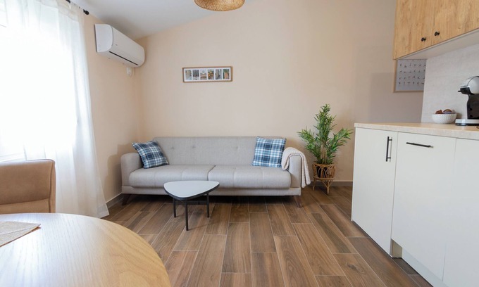 Goricani Apartment | Bright & Cozy Apartment in quiet area near Airport - Rezidencija Joksimovic
