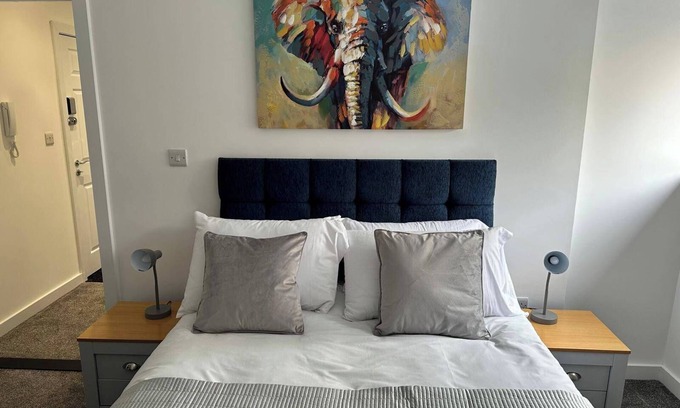 Hull Apartment | Bright & Cozy Hull Stay